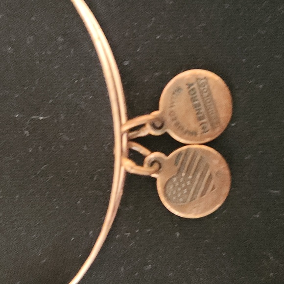 NWOT Alex and Ani Daisy Bracelet Daisy's - Picture 4 of 4